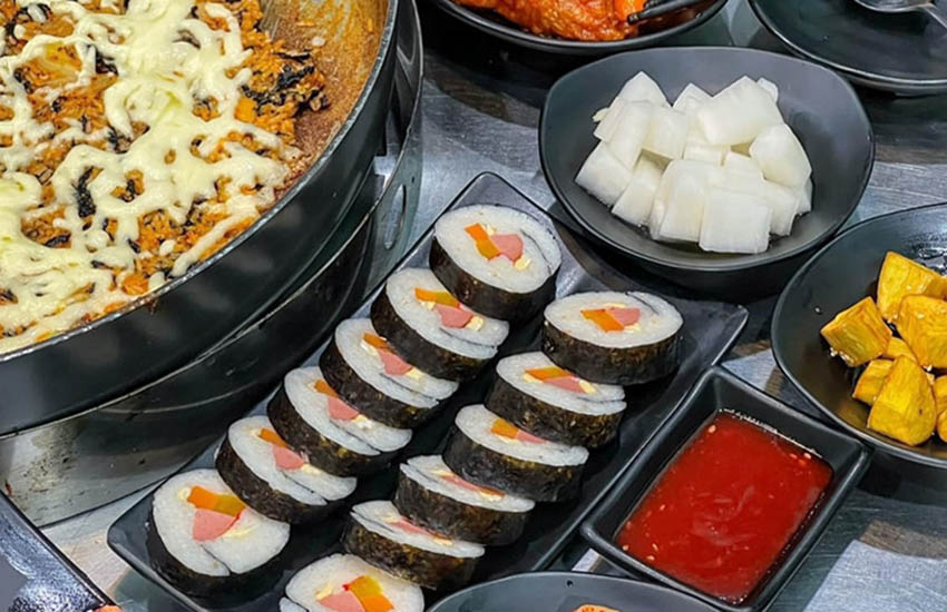  King Dakgalbi – Gà xào phô mai ngập miệng, kéo sợi mê ly