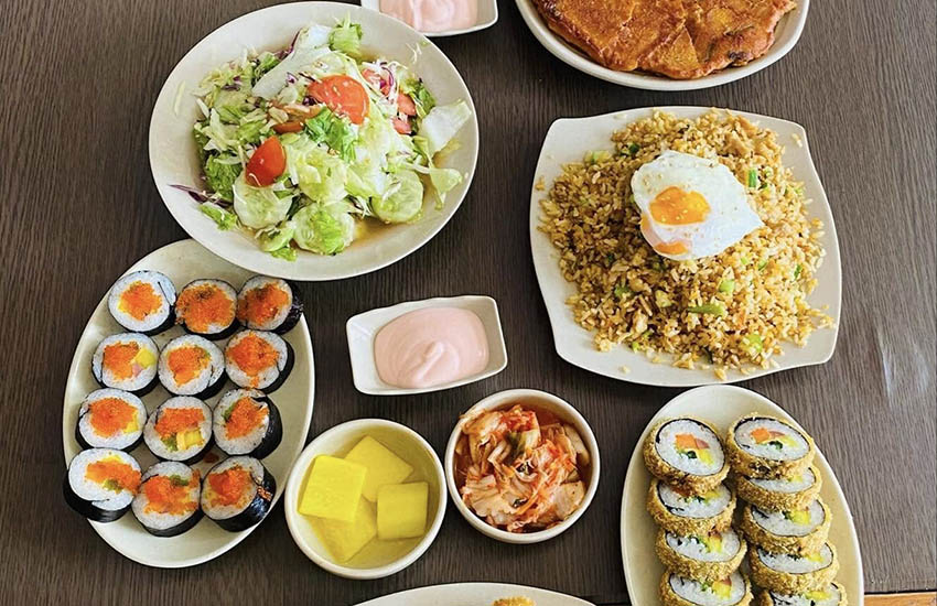 . Gimbab – Cơm cuộn đầy đặn, hương vị Hàn Quốc đậm đà!
