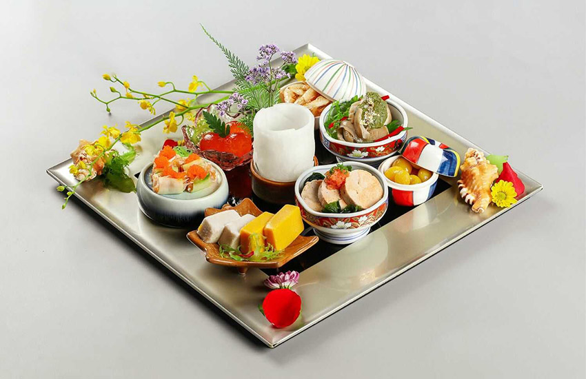 Các món ăn của nhà hàng được trình bày đẹp mắt, thu hút thực khách