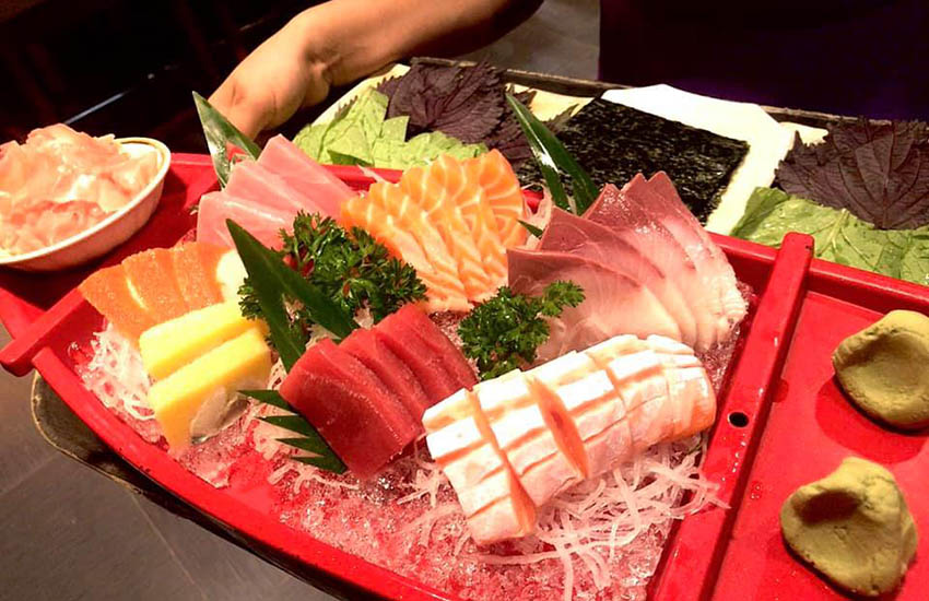 Mâm sushi tươi ngon, hấp dẫn của nhà hàng Snowz