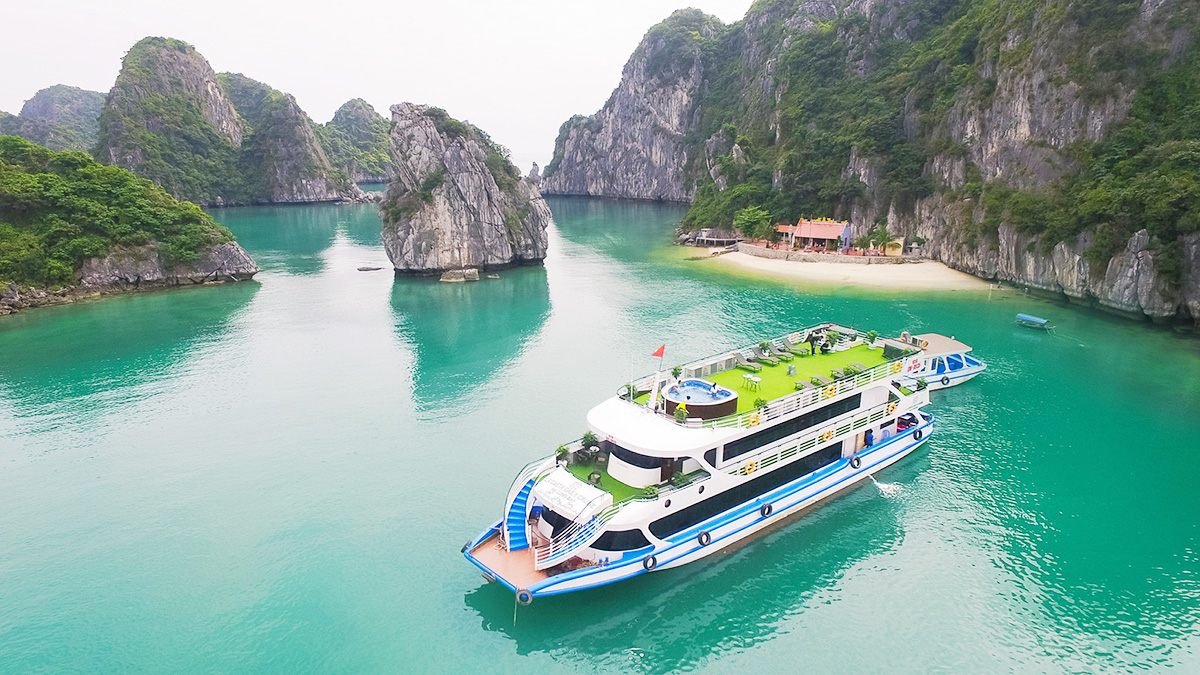 Du thuyền La Casta Daily thăm Vịnh Hạ Long 7 tiếng